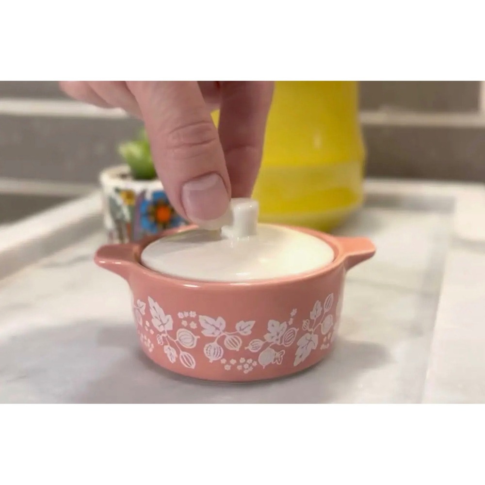 NIP Mini Pink Ceramic‎ Trinket Box w/Lid Vintage Inspo